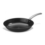 Padella in ferro ultraleggero antiaderente adatta per cucine a induzione Dimensioni ø cm. 28 x 5.5 h Modello 269-028